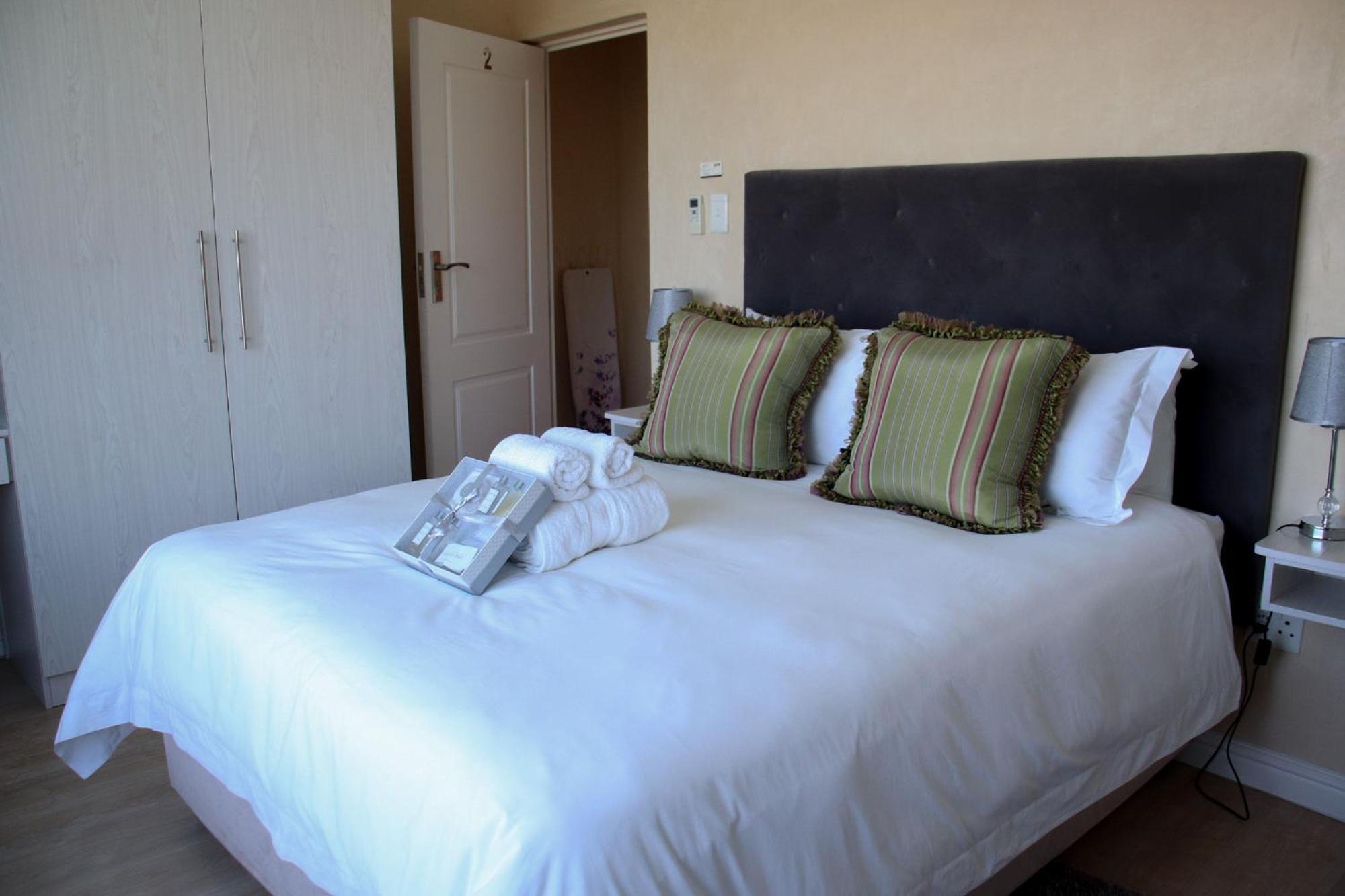 Tygerviews On Uys Hotel Tygerberg Hills Exterior photo